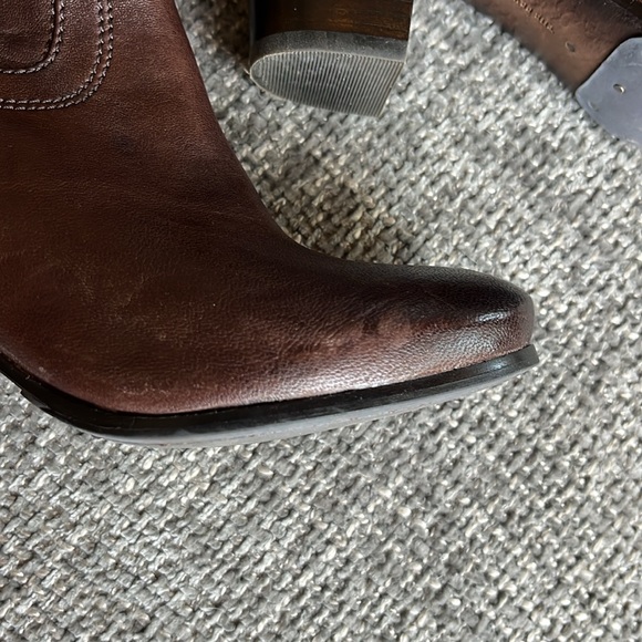 Like NEW Frye Carson Mid Heel Tab Boots - Picture 5 of 12